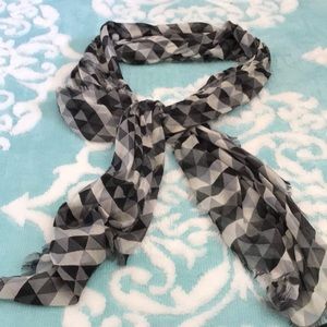 Geometric print scarf